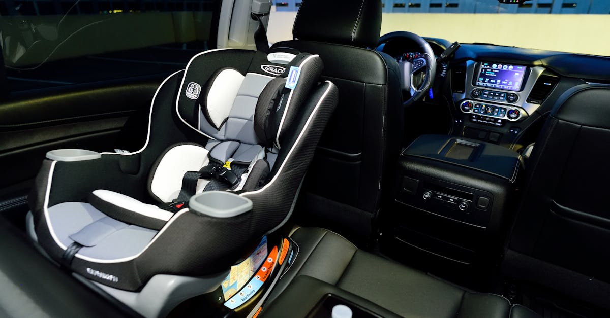 Kindersitzfehler vermeiden: So vermeiden Eltern Bußgelder und Strafen im Auto